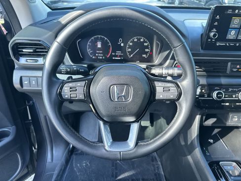 Used 2023 Honda Pilot Touring image 18