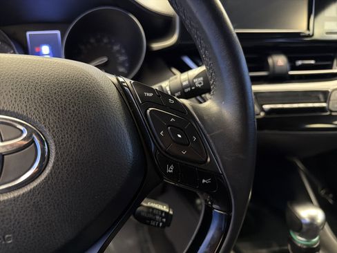 Used 2018 Toyota C-HR XLE FWD image 17
