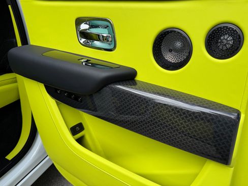 Used 2025 Rolls-Royce Cullinan Black Badge image 35