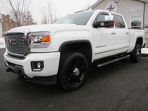 Used 2015 GMC Sierra 2500 Denali w/ Driver Alert Package image 2