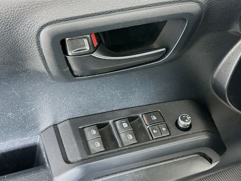 Used 2016 Toyota Tacoma SR image 15