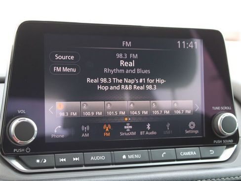 Used 2023 Nissan Rogue S image 32