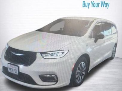 Used 2024 Chrysler Pacifica Limited