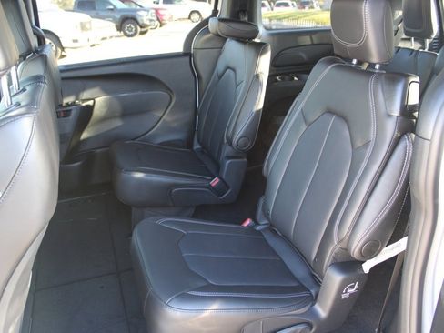 New 2026 Chrysler Pacifica Select image 26