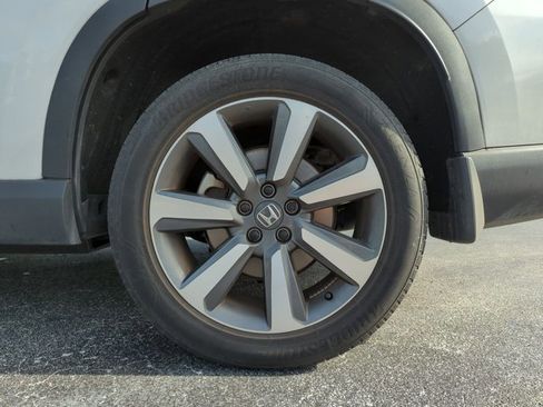 Used 2024 Honda Pilot Touring image 13