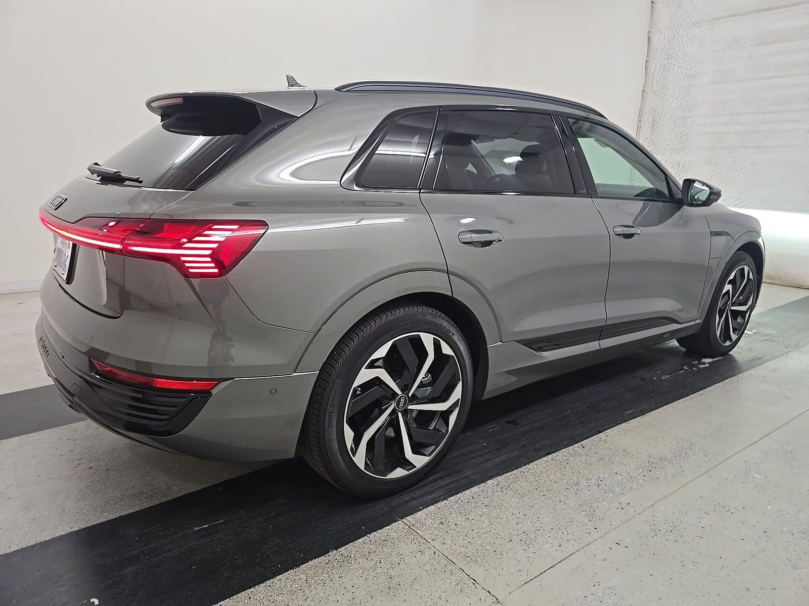 Used 2024 Audi Q8 e-tron Premium Plus w/ Premium Plus Package AWD/4WD image 6