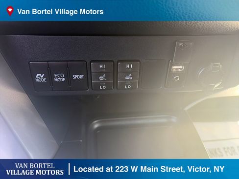 Used 2018 Toyota RAV4 Limited AWD/4WD image 20