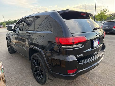 Used 2017 Jeep Grand Cherokee Altitude RWD image 6