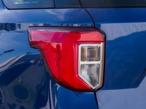 Used 2022 Ford Explorer XLT w/ Equipment Group 202A image 10