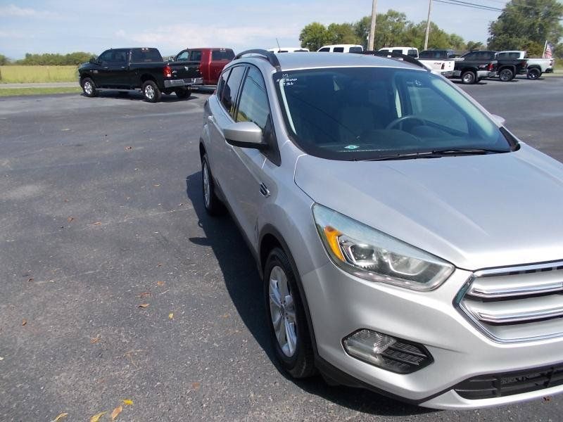 Used 2017 Ford Escape SE w/ Equipment Group 201A FWD image 10