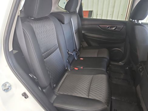 Used 2017 Nissan Rogue SV image 11