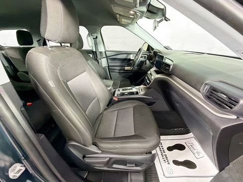 Used 2022 Ford Explorer XLT image 28