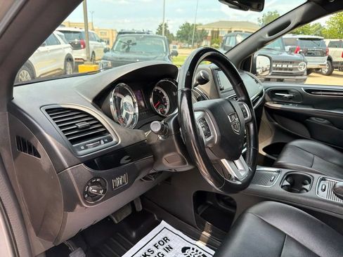 Used 2018 Dodge Grand Caravan GT FWD image 16
