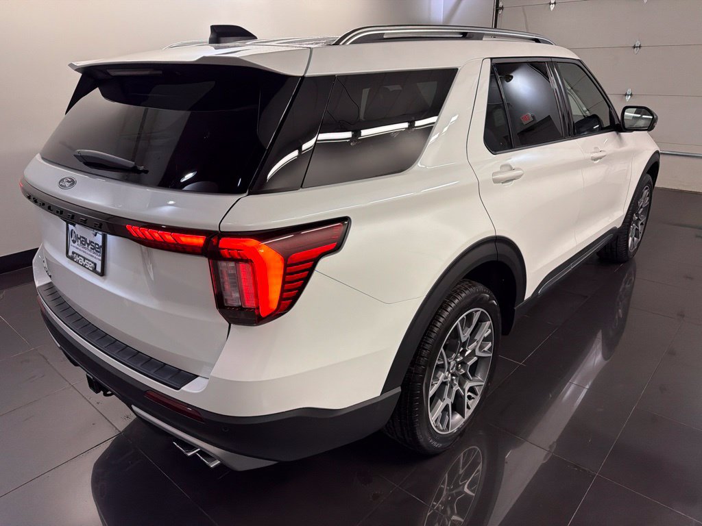 New 2027 Ford Explorer Platinum w/ 3.0L Ultimate Package AWD/4WD image 6