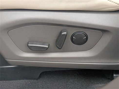 Used 2023 Ford Explorer Platinum w/ Technology Package image 22