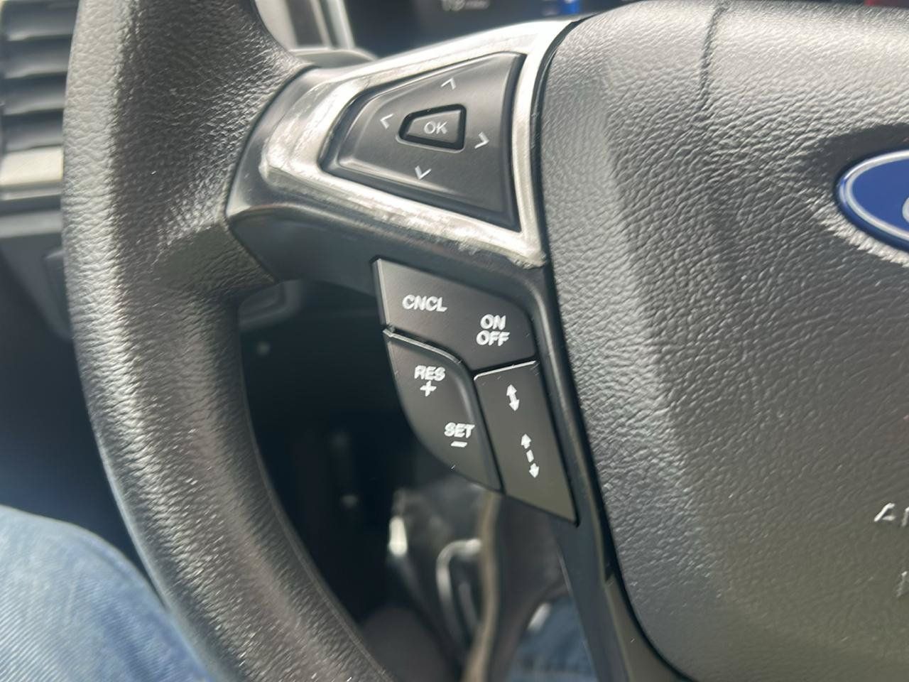 Used 2020 Ford Fusion SE FWD image 17