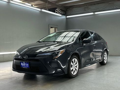 Used 2025 Toyota Corolla LE FWD image 3