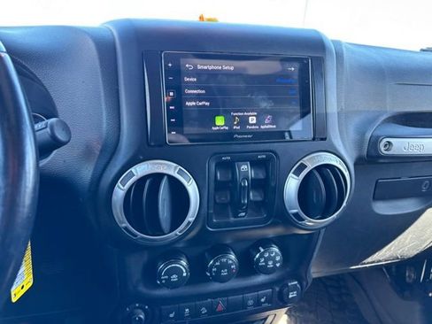 Used 2016 Jeep Wrangler Unlimited Sahara w/ Connectivity Group AWD/4WD image 11