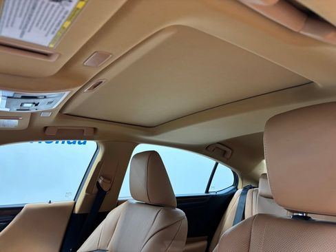 Used 2024 Lexus ES 300h w/ Technology Package FWD image 17