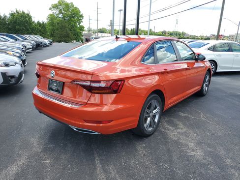 Used 2019 Volkswagen Jetta R-Line w/ R-Line Cold Weather Package FWD image 3