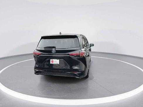 Used 2021 Toyota Sienna XSE image 7