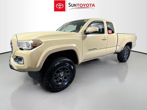 Used 2017 Toyota Tacoma SR5 w/ Tow Package AWD/4WD image 9
