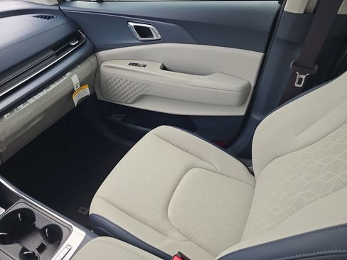 New 2026 Kia Carnival EX FWD image 16
