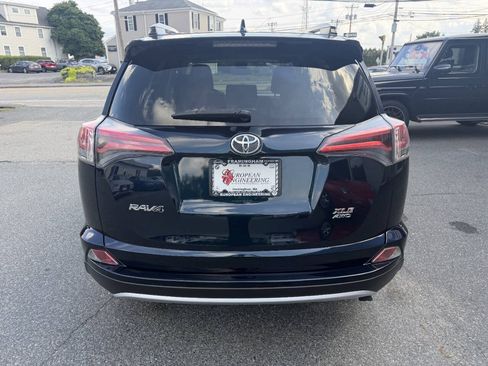 Used 2018 Toyota RAV4 XLE AWD/4WD image 6