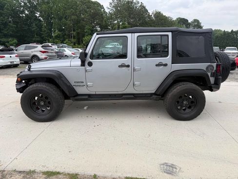 Used 2015 Jeep Wrangler Unlimited Sport w/ Connectivity Group AWD/4WD image 3