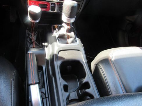 Used 2021 Jeep Gladiator Mojave AWD/4WD image 33