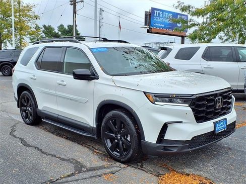Certified 2025 Honda Pilot Black Edition image 3