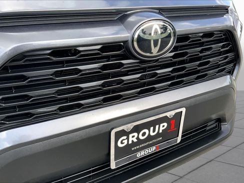 Used 2021 Toyota RAV4 XLE FWD image 29