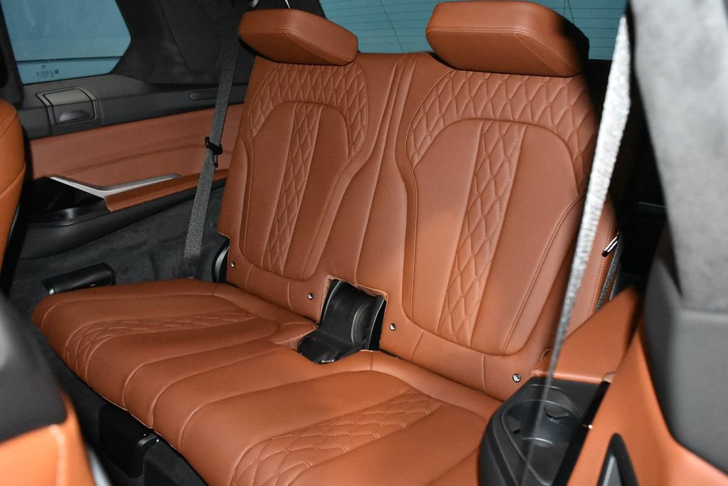 Used 2025 BMW X7 M60i AWD/4WD image 25