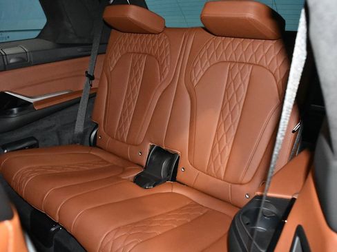 Used 2025 BMW X7 M60i AWD/4WD image 25