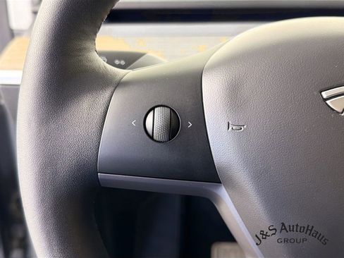 Used 2025 Tesla Model Y Long Range AWD/4WD image 13