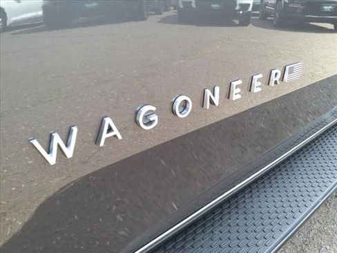 New 2024 Jeep Wagoneer 4WD w/ HD Trailer Tow Package image 7