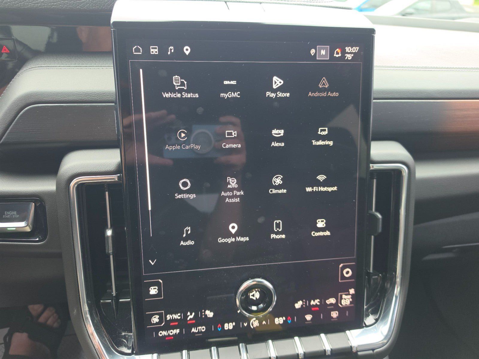 Used 2025 GMC Yukon Denali AWD/4WD image 45