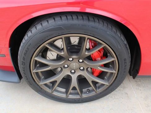 Used 2016 Dodge Challenger SRT Hellcat image 21