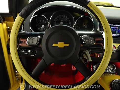 Used 2005 Chevrolet SSR w/ Preferred Equipment Group image 35