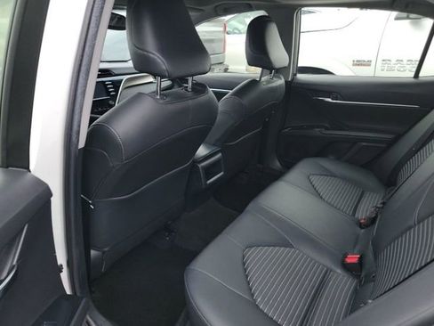 Used 2018 Toyota Camry SE w/ Moonroof Package image 7
