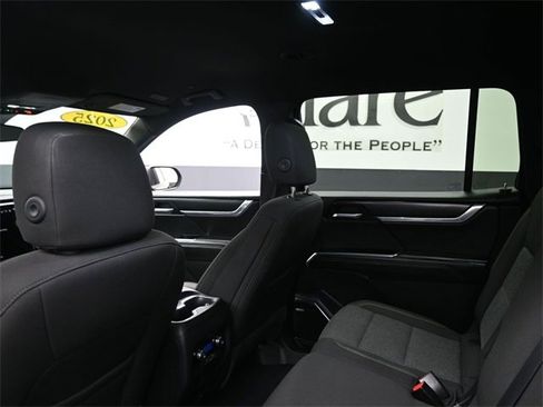 Used 2025 GMC Acadia Elevation image 25