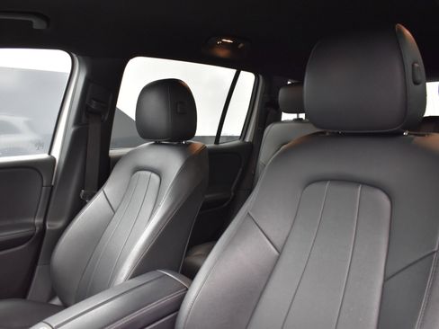 Used 2021 Mercedes-Benz GLB 250 4MATIC w/ Premium Package image 10