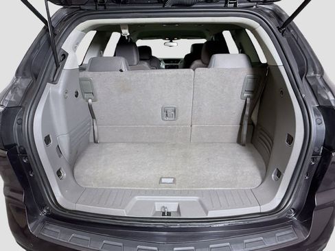 Used 2017 Chevrolet Traverse LT image 25