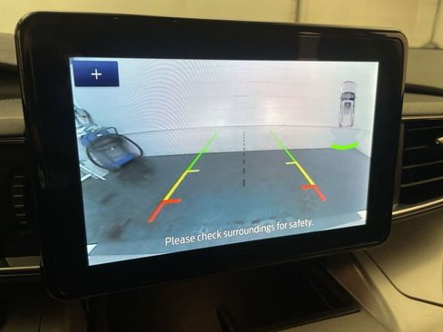 Used 2024 Ford Explorer XLT w/ Equipment Group 202A image 8