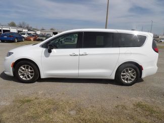 Used 2024 Chrysler Pacifica Touring-L video 1