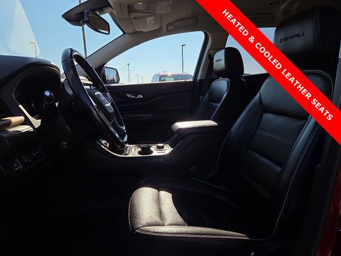 Used 2022 GMC Acadia Denali image 17