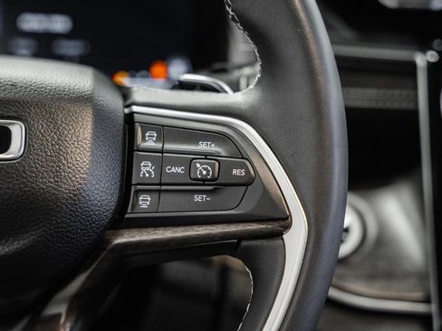 Certified 2023 Jeep Grand Cherokee Limited image 34