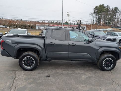 Certified 2024 Toyota Tacoma TRD Off-Road AWD/4WD image 9