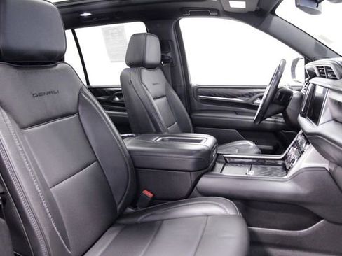 Used 2023 GMC Yukon Denali image 15