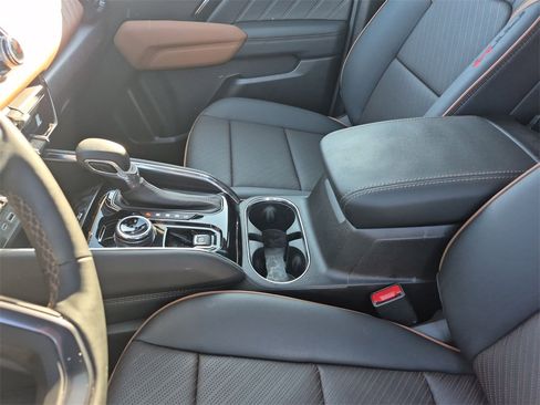 Used 2025 GMC Canyon AT4 w/ Technology Plus Package image 27